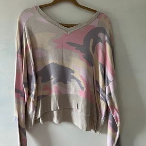 Lelis pastel camo sweater